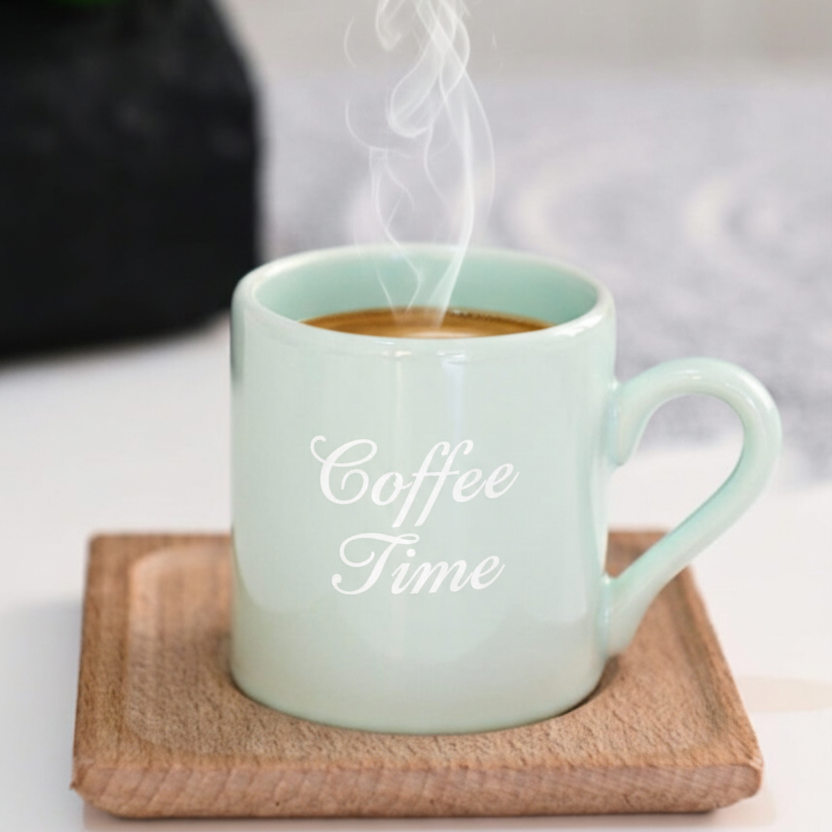 Pastel Yeşil Ahşap Tabaklı Kahve Fincanı - Doğal ve Minimalist Tasarım