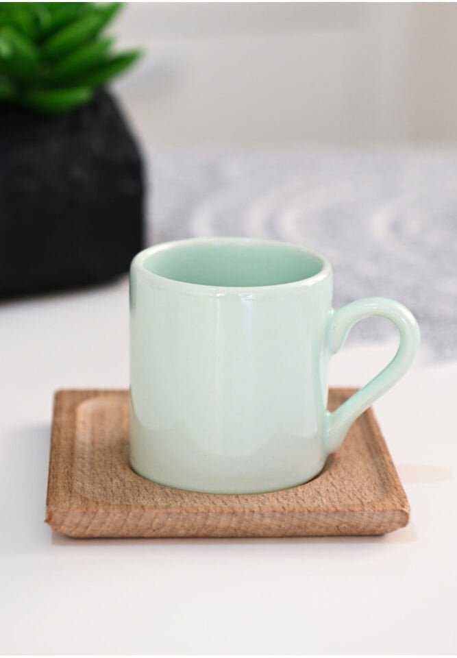 Pastel Yeşil Ahşap Tabaklı Kahve Fincanı - Doğal ve Minimalist Tasarım