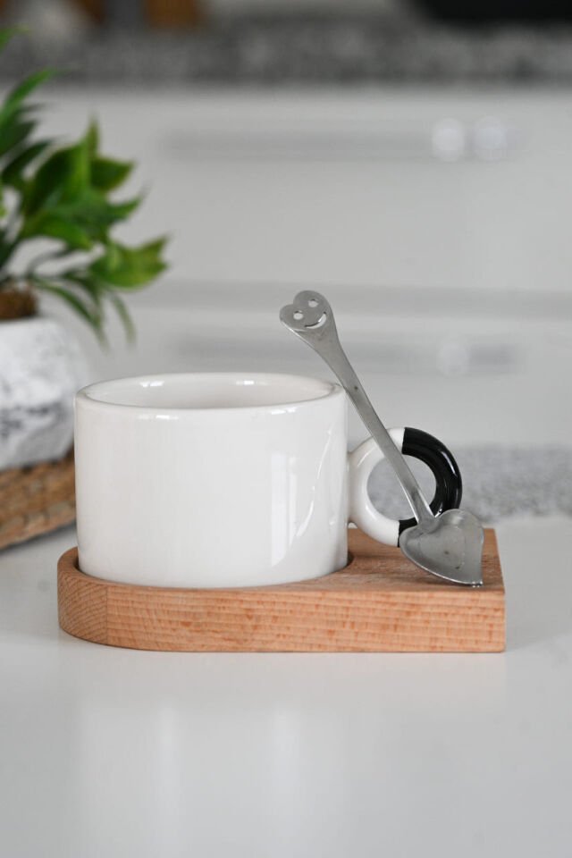 Kişiselleştirilebilir Ahşap Altlıklı Lüks Nescafe Fincanı SİYAH