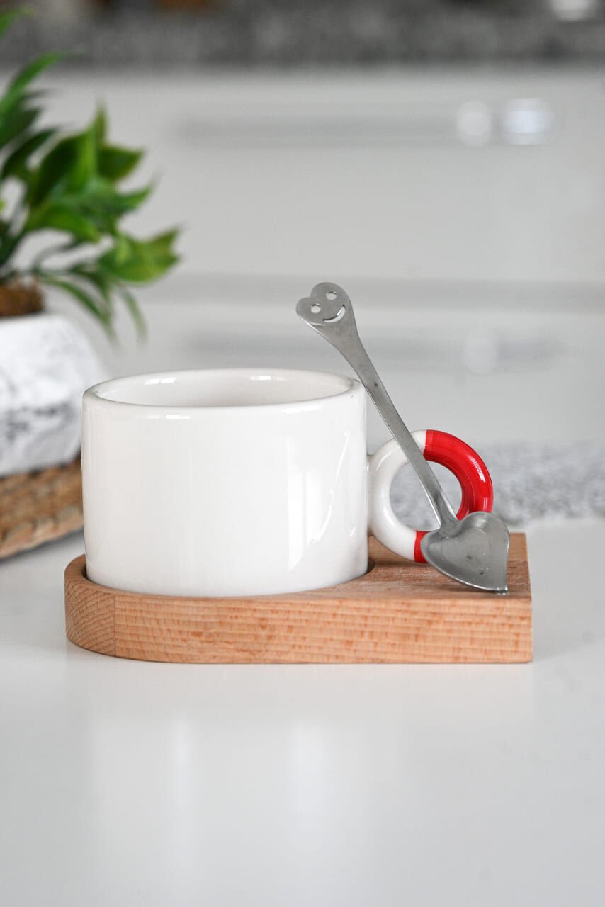 Kişiselleştirilebilir Ahşap Altlıklı Lüks Nescafe Fincanı KIRMIZI