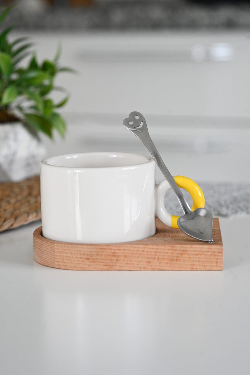 Kişiselleştirilebilir Ahşap Altlıklı Lüks Nescafe Fincanı SARI