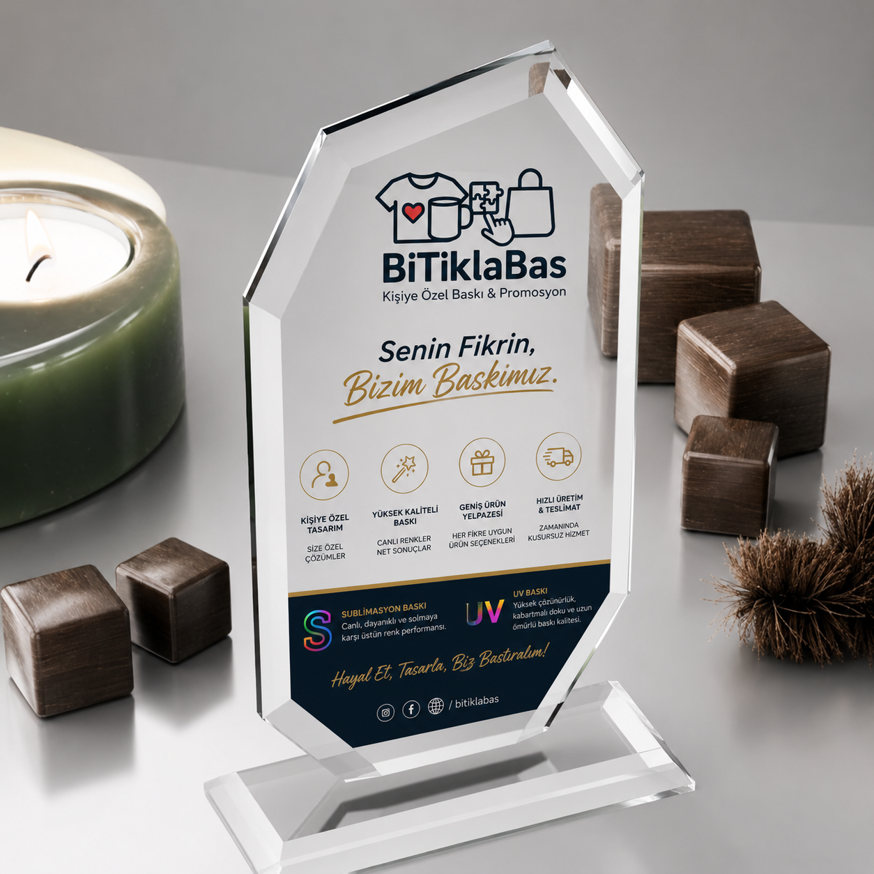 Kişiye Özel Kristal Cam Plaket | Şeffaf Cam Ödül ve Teşekkür Plaketi - BiTiklaBas